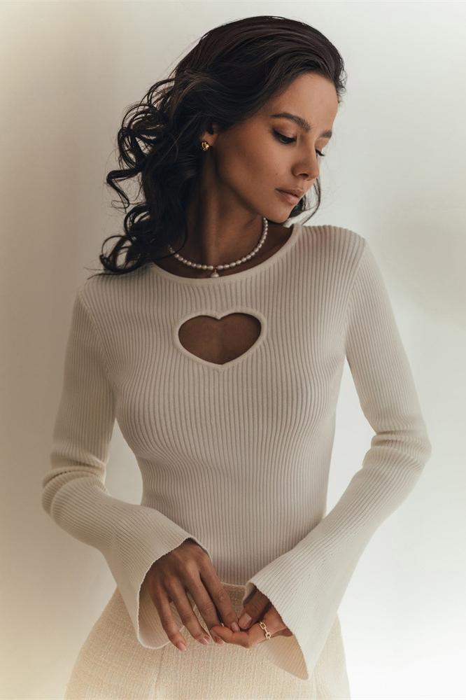 Heart – Cut-Out Knit Top